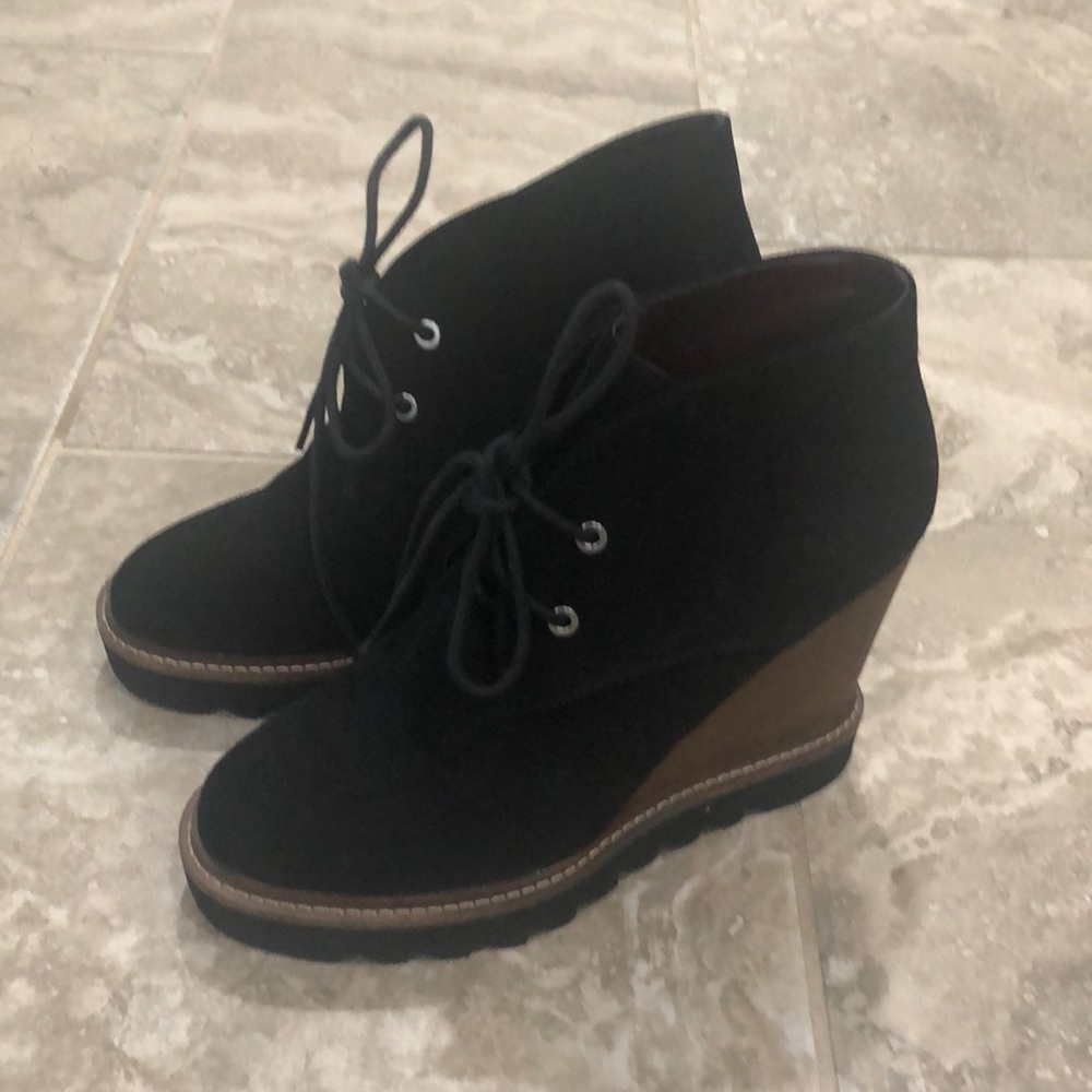 BCBG GENERATION NARISKA BOOTIES --SIZE 9-- COLOR BLACK
